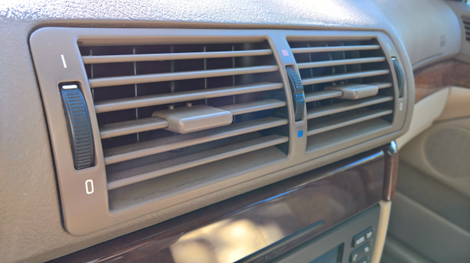 This vent doesn’t seem to want to stay in the dash.